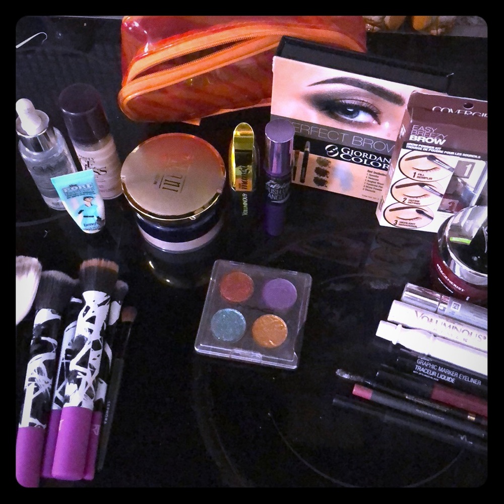 25pc Makeup Bundle
